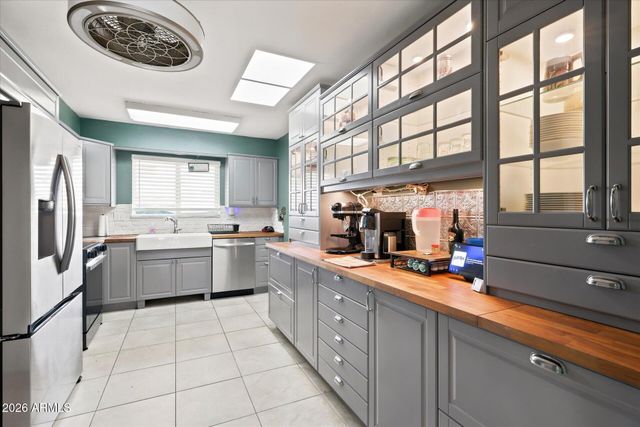 11016 W MEADE Drive, Sun City, AZ 85351