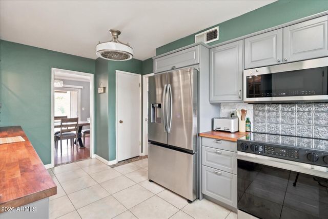 11016 W MEADE Drive, Sun City, AZ 85351