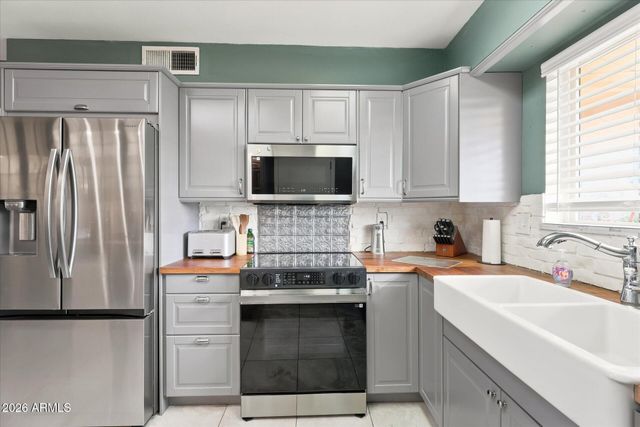 11016 W MEADE Drive, Sun City, AZ 85351