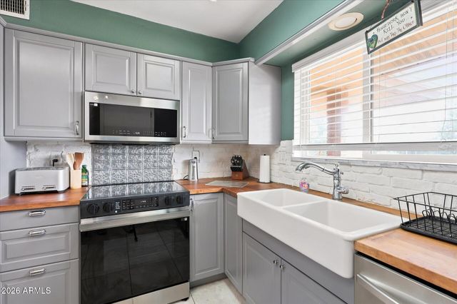 11016 W MEADE Drive, Sun City, AZ 85351