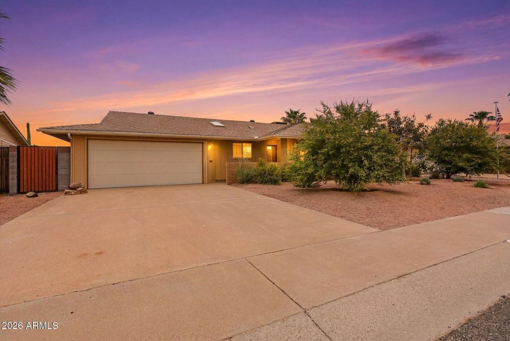 11016 W MEADE Drive, Sun City, AZ 85351 — photo 2