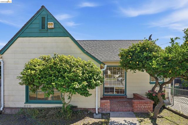 5465 Holland St, Oakland, CA 94601