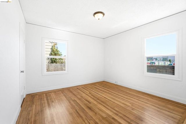 5465 Holland St, Oakland, CA 94601