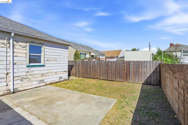 5465 Holland St, Oakland, CA 94601