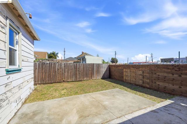 5465 Holland St, Oakland, CA 94601