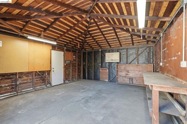 5465 Holland St, Oakland, CA 94601