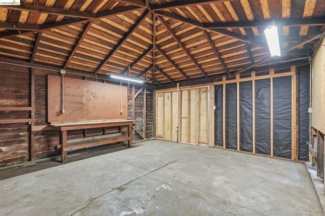 5465 Holland St, Oakland, CA 94601