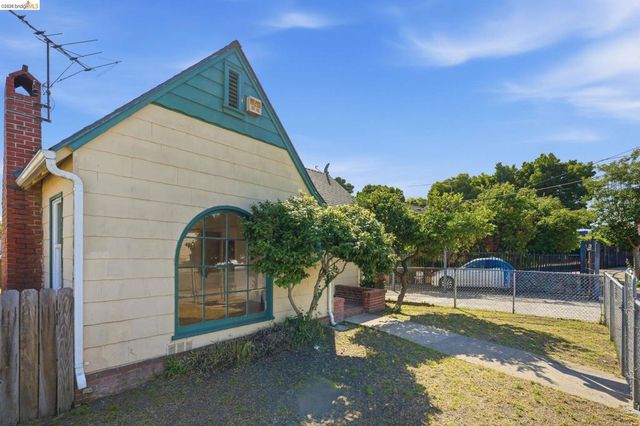 5465 Holland St, Oakland, CA 94601