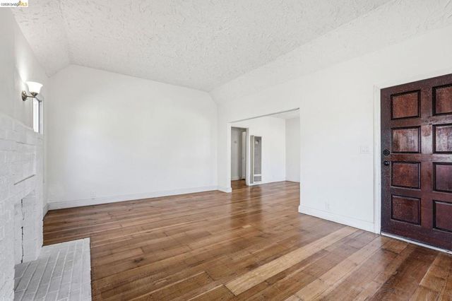 5465 Holland St, Oakland, CA 94601