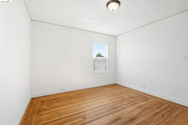 5465 Holland St, Oakland, CA 94601