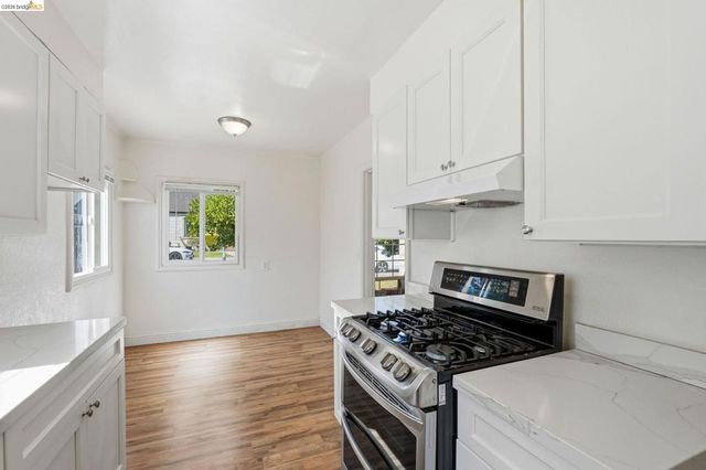 5465 Holland St, Oakland, CA 94601