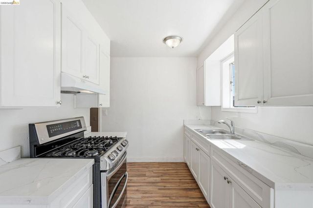 5465 Holland St, Oakland, CA 94601