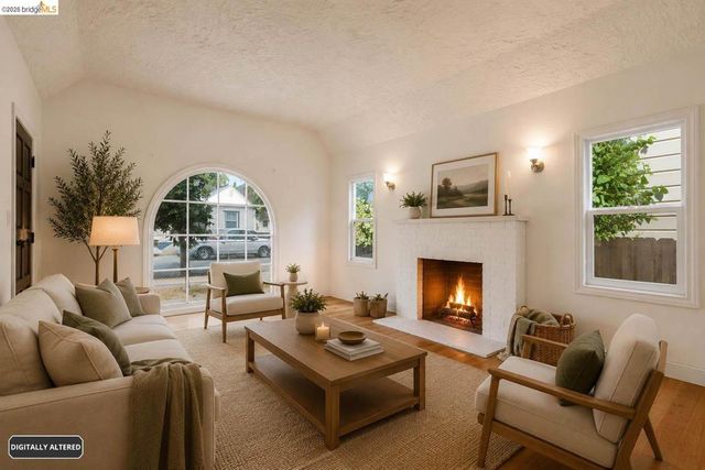 5465 Holland St, Oakland, CA 94601