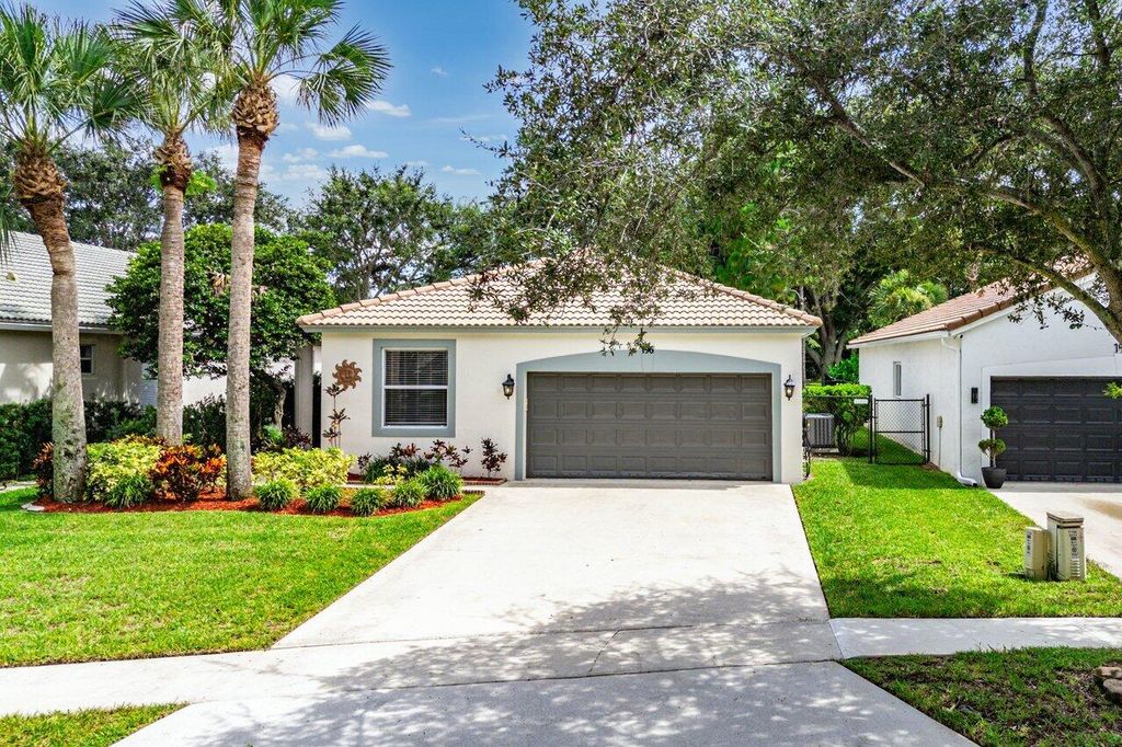 196 Seminole Lakes Drive, Royal Palm Beach, FL 33411