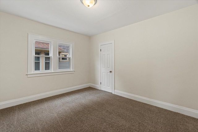 4035 N 15th STREET, Milwaukee, WI 53209