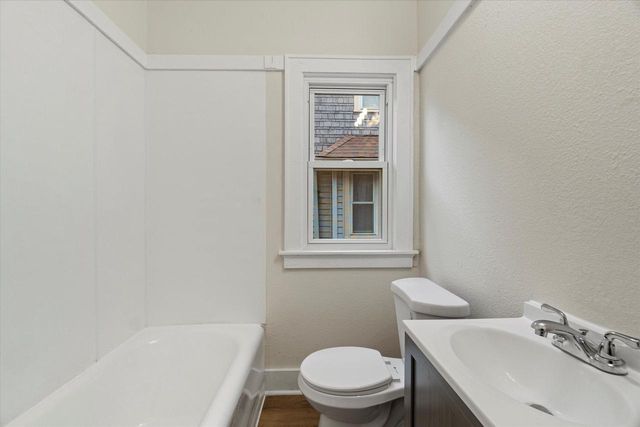 4035 N 15th STREET, Milwaukee, WI 53209