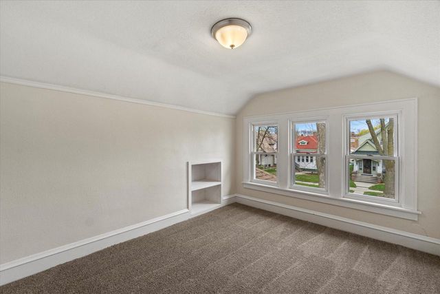 4035 N 15th STREET, Milwaukee, WI 53209