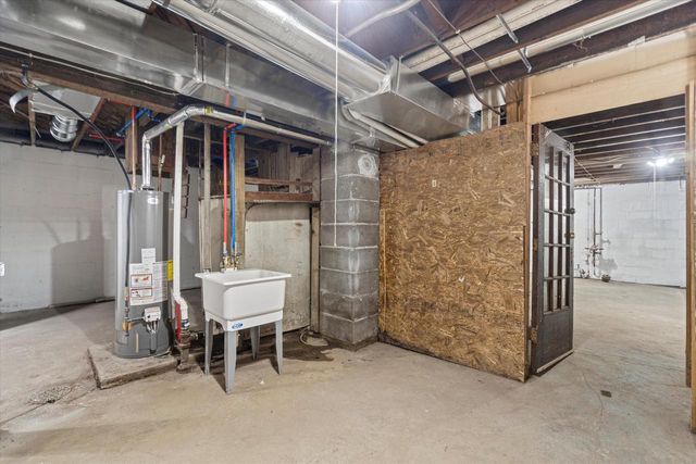 4035 N 15th STREET, Milwaukee, WI 53209