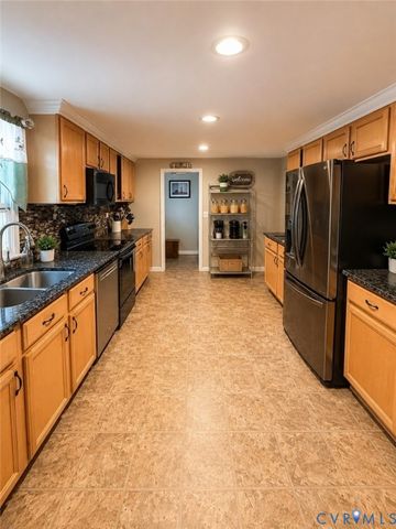 13613 Bundle Rd, Chesterfield, VA 23838