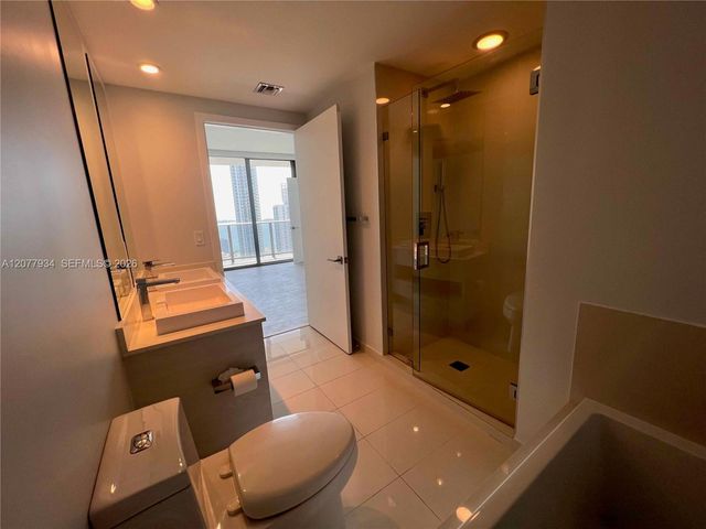 45 SW 9th Street 3703, Miami, FL 33130