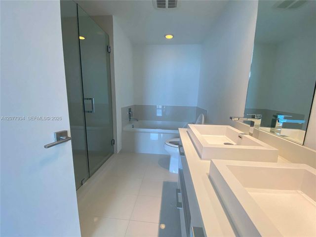45 SW 9th Street 3703, Miami, FL 33130