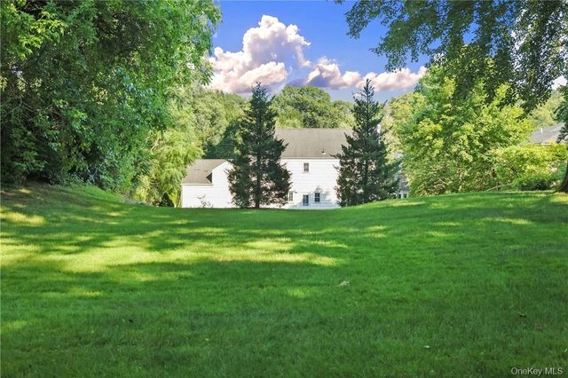 261 Fox Meadow Road, Scarsdale, NY 10583