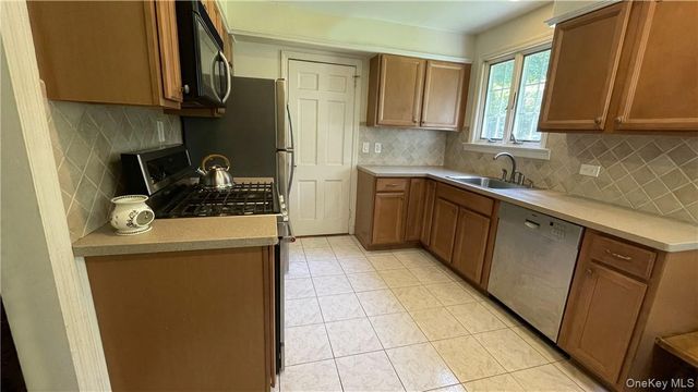 261 Fox Meadow Road, Scarsdale, NY 10583