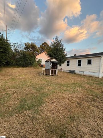 8 W 8th Street, Greenville, SC 29611