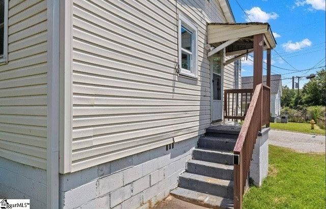 8 W 8th Street, Greenville, SC 29611