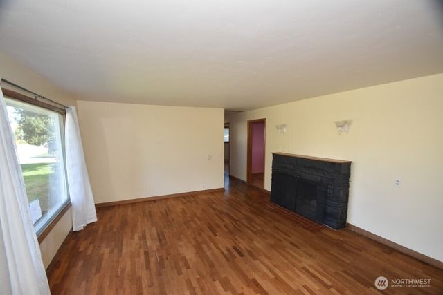 614 S Pine Street, Burlington, WA 98233
