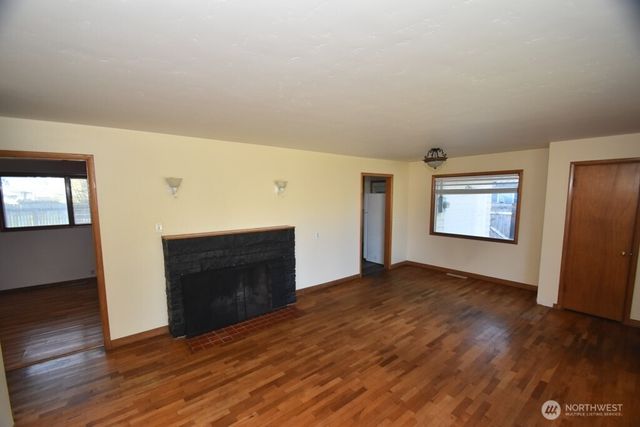 614 S Pine Street, Burlington, WA 98233