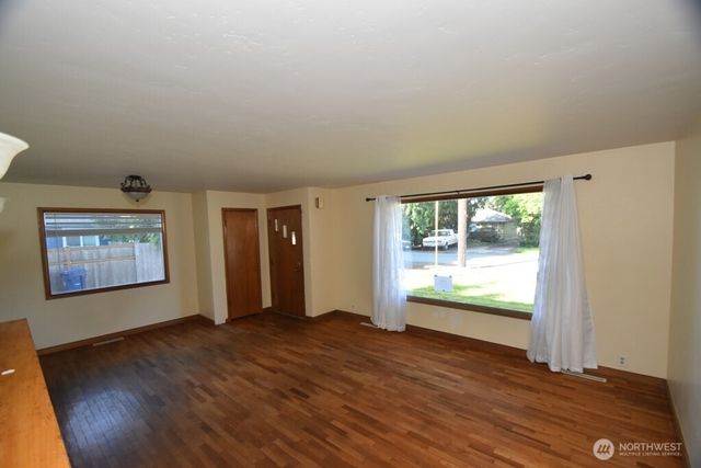 614 S Pine Street, Burlington, WA 98233