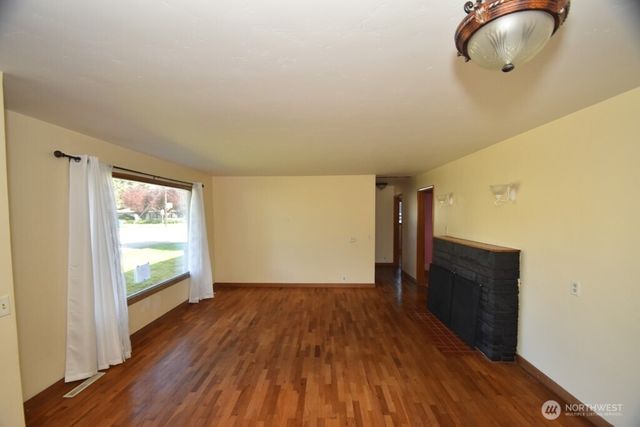 614 S Pine Street, Burlington, WA 98233