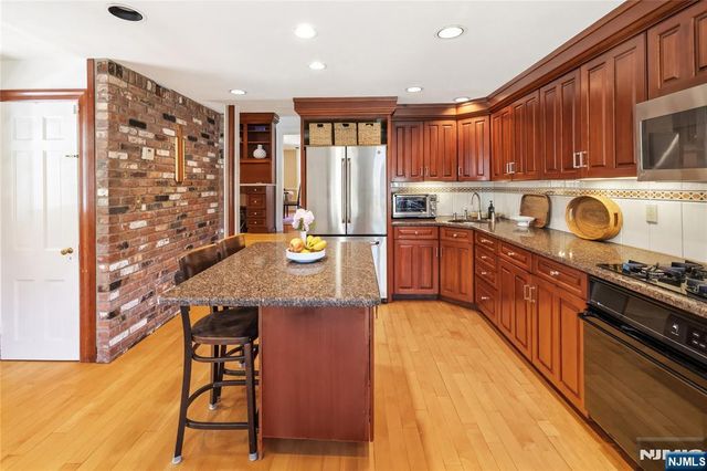 16 Pascack Road, Woodcliff Lake, NJ 07677