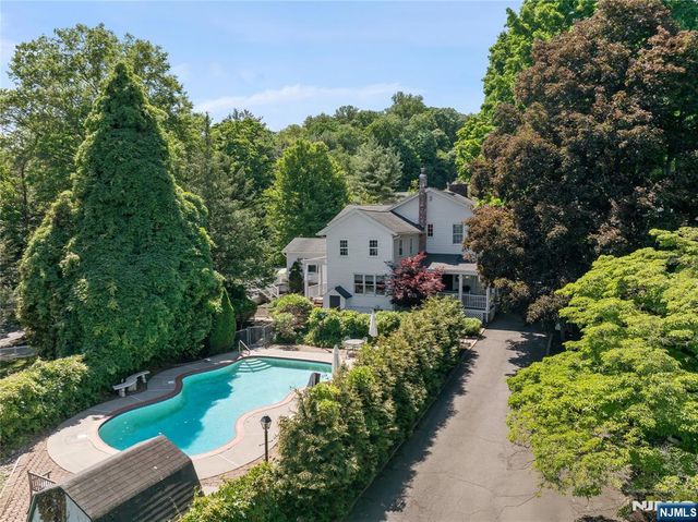 16 Pascack Road, Woodcliff Lake, NJ 07677