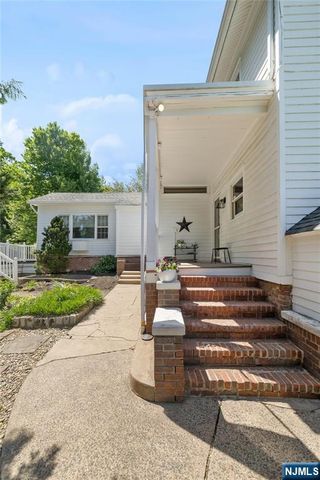 16 Pascack Road, Woodcliff Lake, NJ 07677