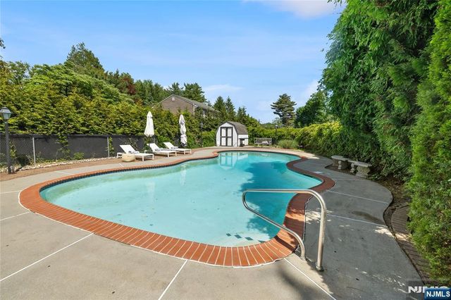 16 Pascack Road, Woodcliff Lake, NJ 07677