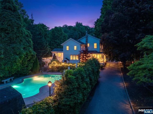 16 Pascack Road, Woodcliff Lake, NJ 07677