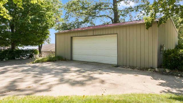 2405 W Sycamore Beach Road, Angola, IN 46703