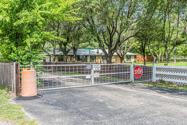 7821 N State Highway 34, Oak Ridge, TX 75161