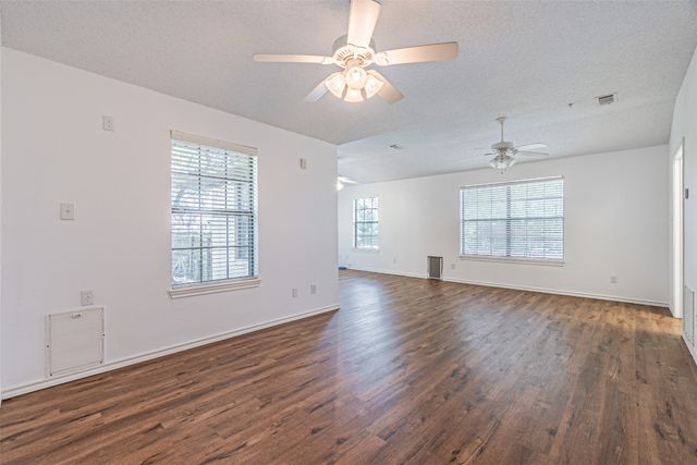 7821 N State Highway 34, Oak Ridge, TX 75161