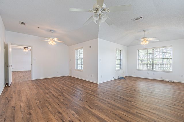 7821 N State Highway 34, Oak Ridge, TX 75161