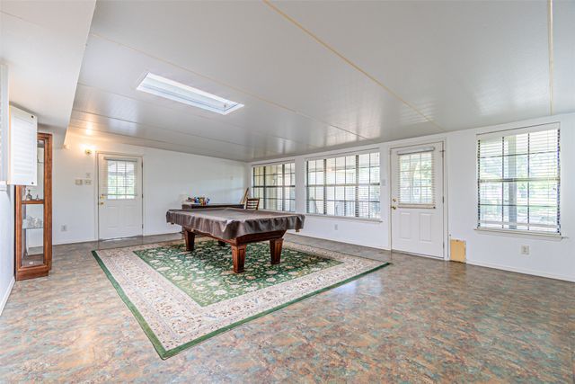 7821 N State Highway 34, Oak Ridge, TX 75161