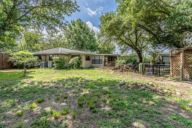 7821 N State Highway 34, Oak Ridge, TX 75161