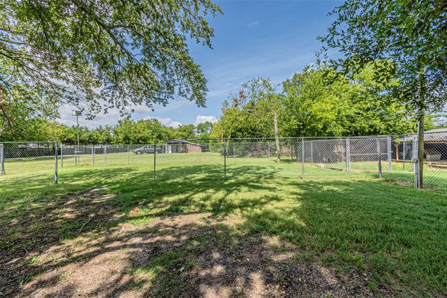 7821 N State Highway 34, Oak Ridge, TX 75161