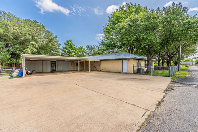 7821 N State Highway 34, Oak Ridge, TX 75161