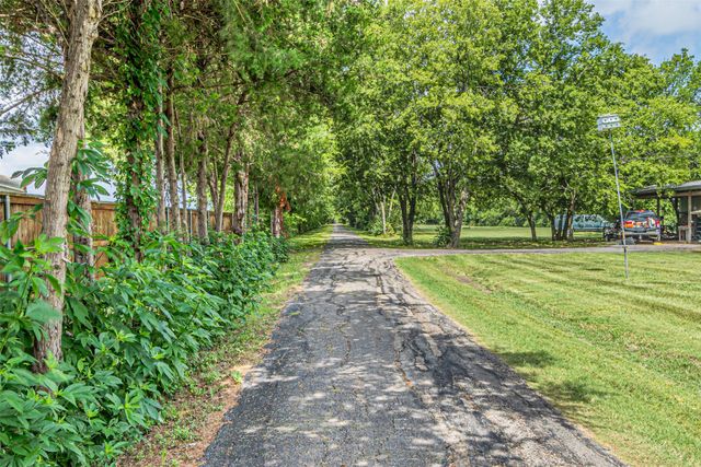 7821 N State Highway 34, Oak Ridge, TX 75161