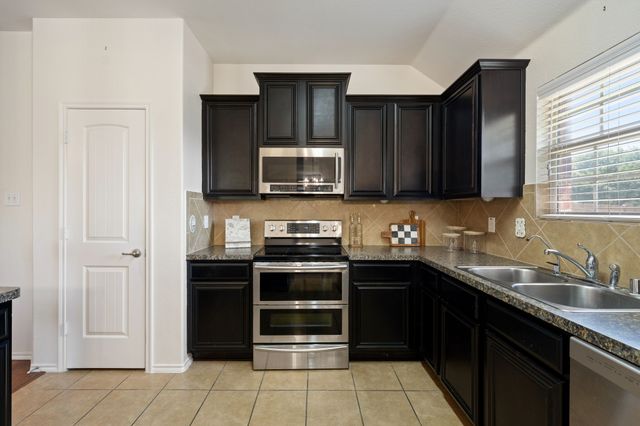 104 Holly Street, Waxahachie, TX 75165