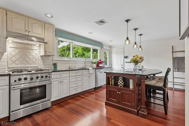 46 Claremont Dr, Maplewood Twp., NJ 07040