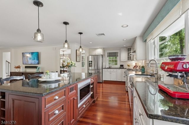 46 Claremont Dr, Maplewood Twp., NJ 07040